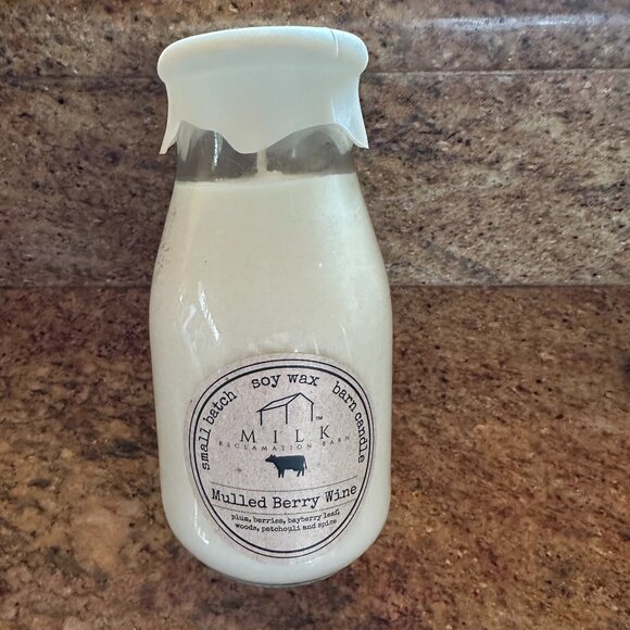 Milk Reclamation Barn Soy Wax Mulled Berry Wine Scented Candle 13 oz - Picture 1 of 6